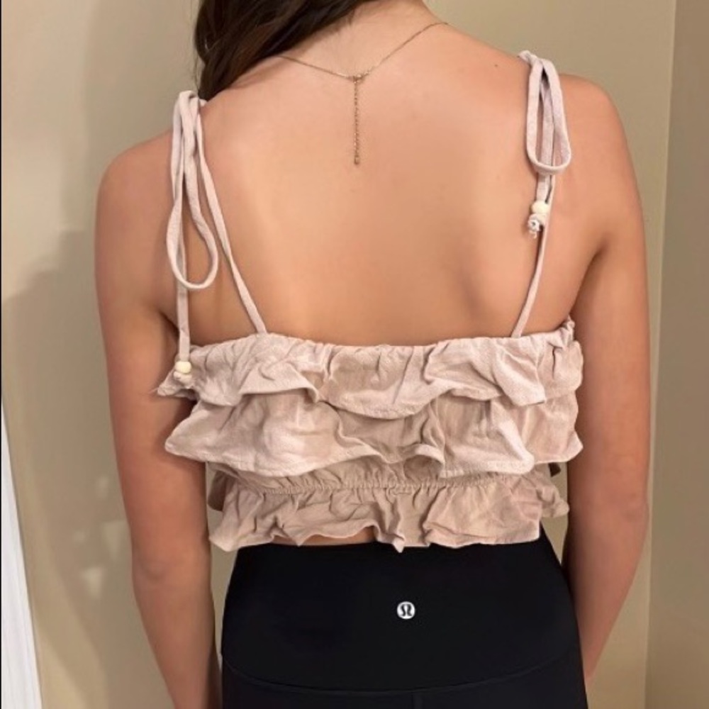 Cute Ruffled crop top - Picture 2 of 4